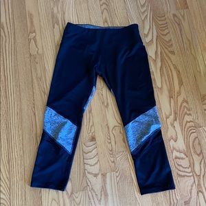 Black and heather grey Capri leggings